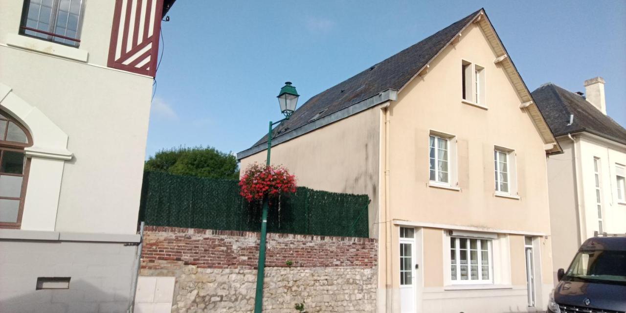 Le Plain Pied Sur Place Le Mele-sur-Sarthe Экстерьер фото