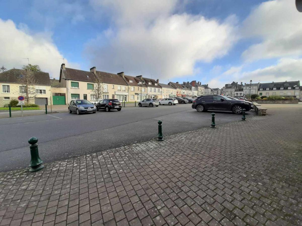 Le Plain Pied Sur Place Le Mele-sur-Sarthe Экстерьер фото